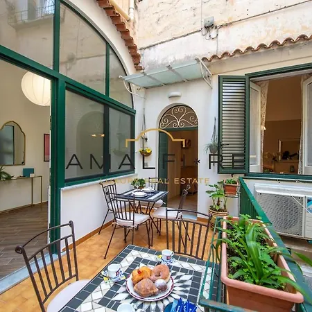Апартаменты Delightful For 3 In The Center Of