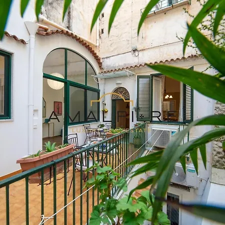 Апартаменты Delightful For 3 In The Center Of